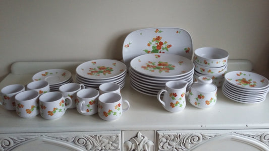 Noritake China Dinner Service ‘Happy Days’
