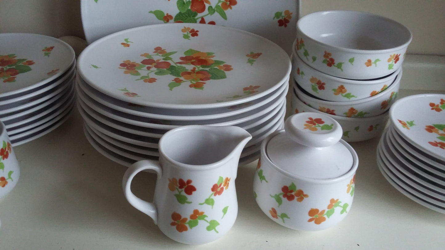 Noritake China Dinner Service ‘Happy Days’