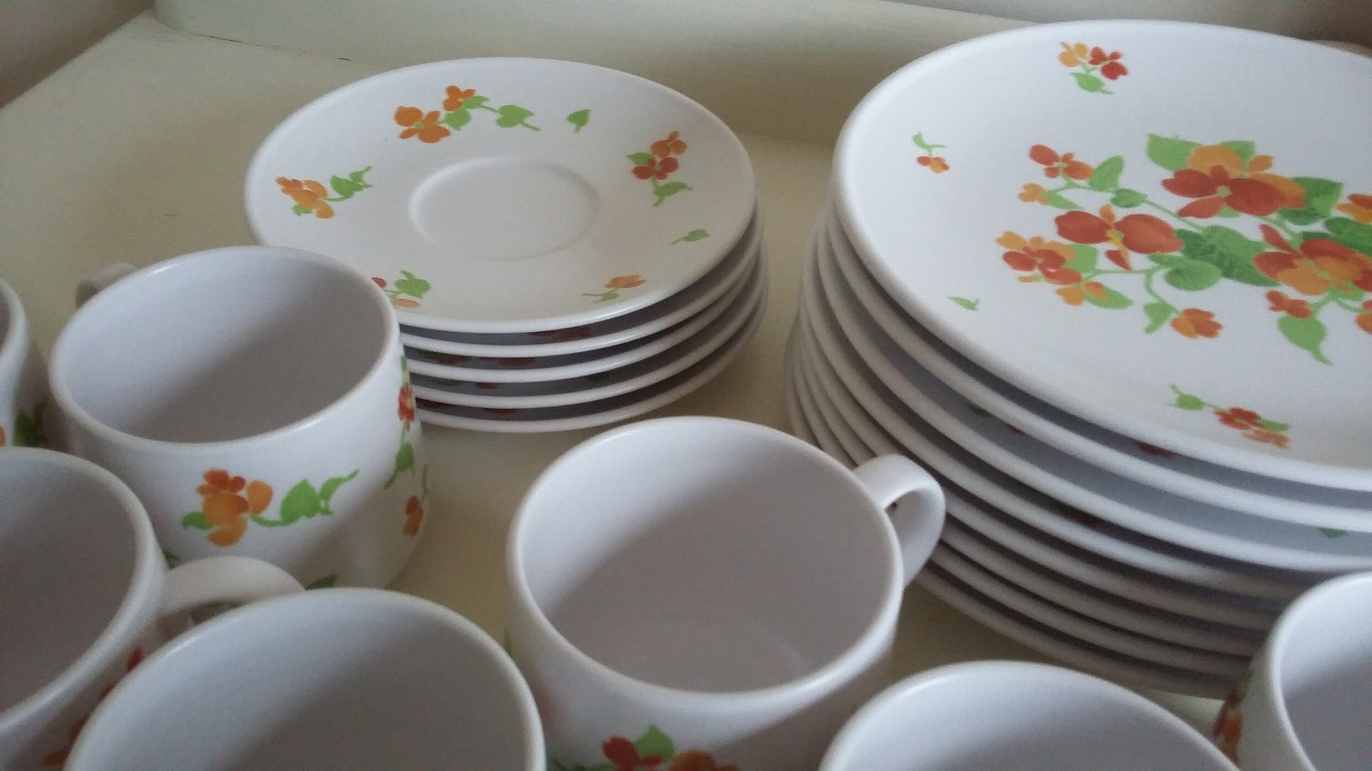 Noritake China Dinner Service ‘Happy Days’