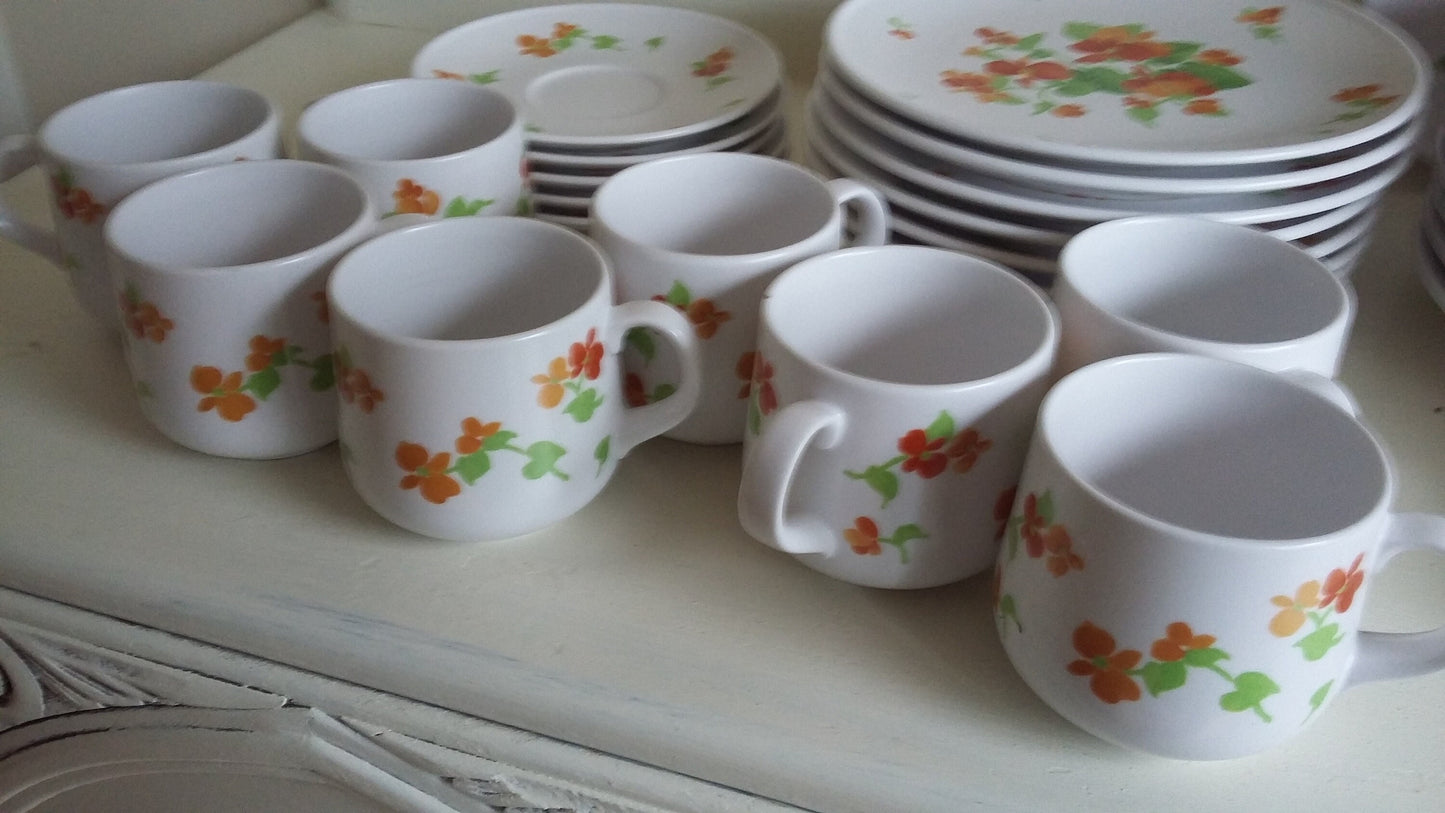 Noritake China Dinner Service ‘Happy Days’