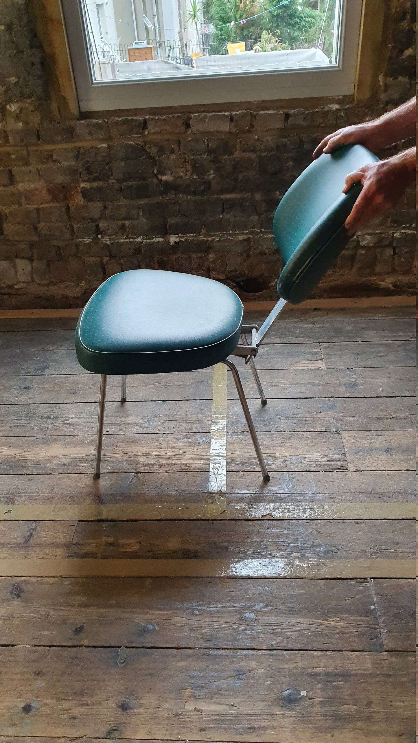 Retro Vintage Chrome and Vinyl Upholstered Adjustable Pneumatic Hairdresser Chair Barber.