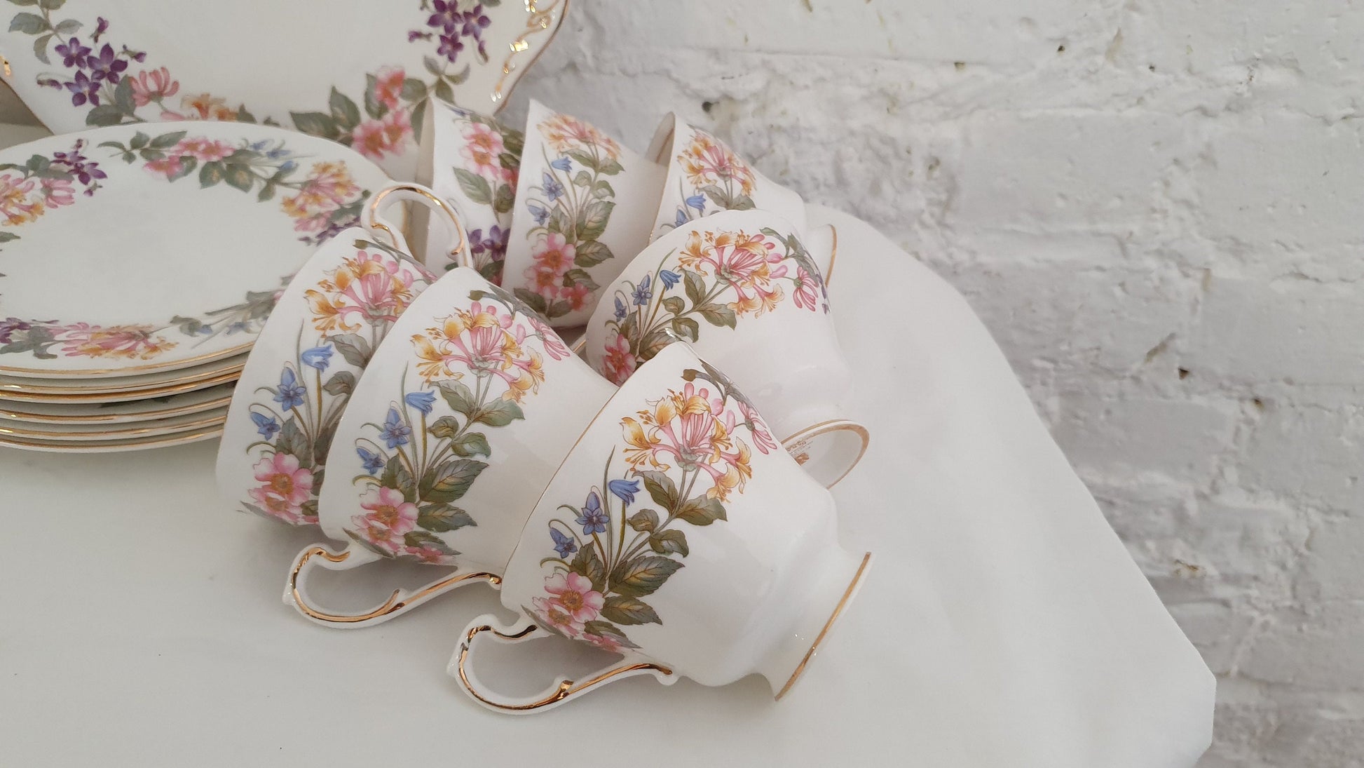 21 Piece Top Quality Vintage Paragon Bone China ‘Country Lane’ Floral Flower Teaset Tea Set Cups and Saucers.
