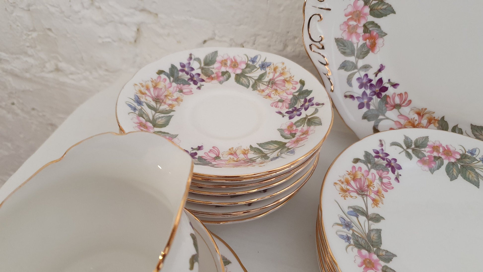 21 Piece Top Quality Vintage Paragon Bone China ‘Country Lane’ Floral Flower Teaset Tea Set Cups and Saucers.