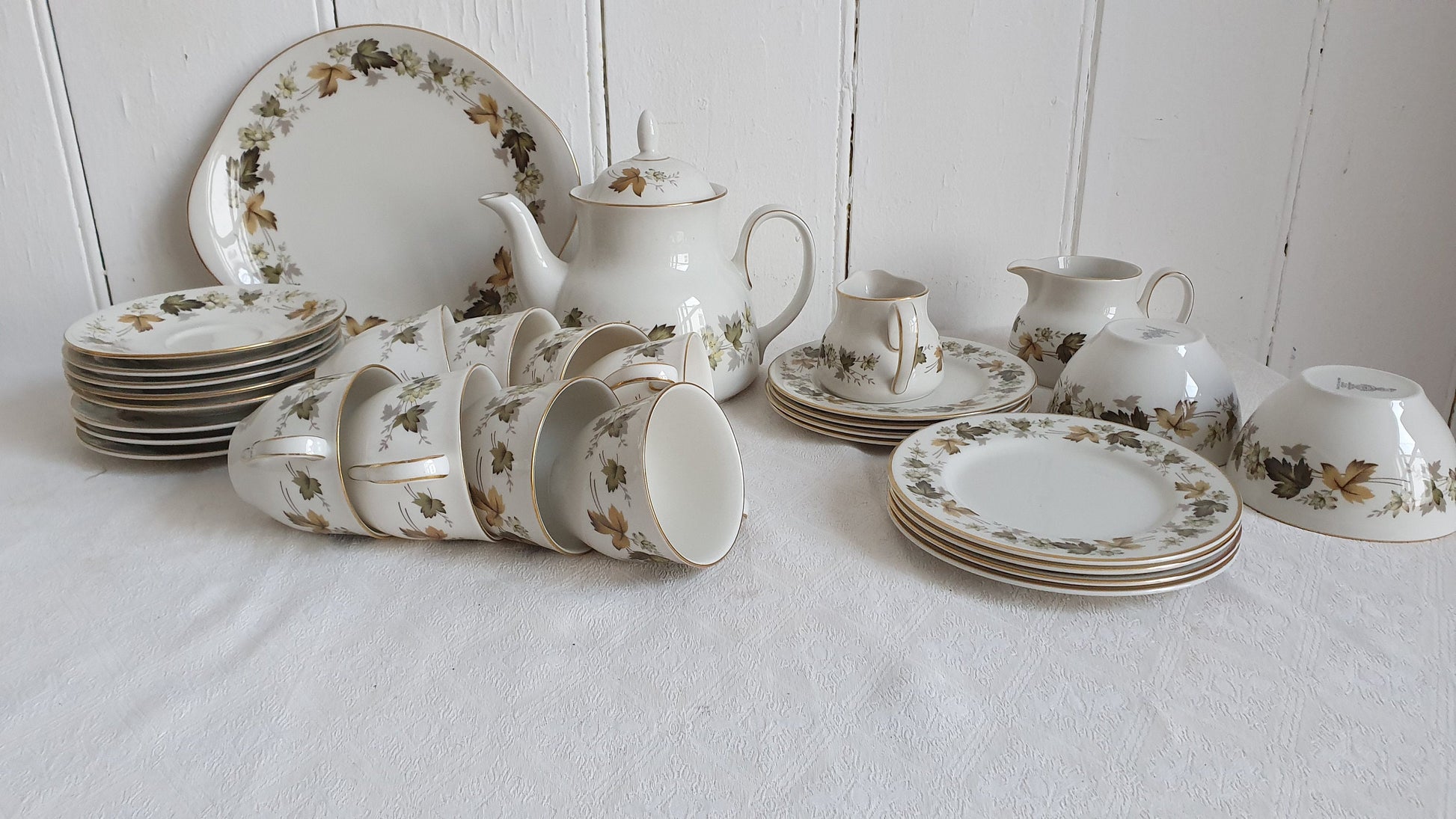 Vintage Autumn Leaves Royal Doulton ‘Larchmont’ 8 Eight Piece Tea Service.