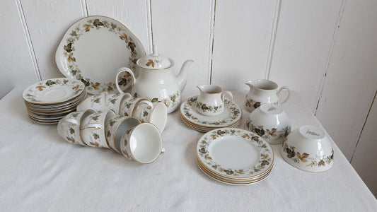 Vintage Autumn Leaves Royal Doulton ‘Larchmont’ 8 Eight Piece Tea Service.