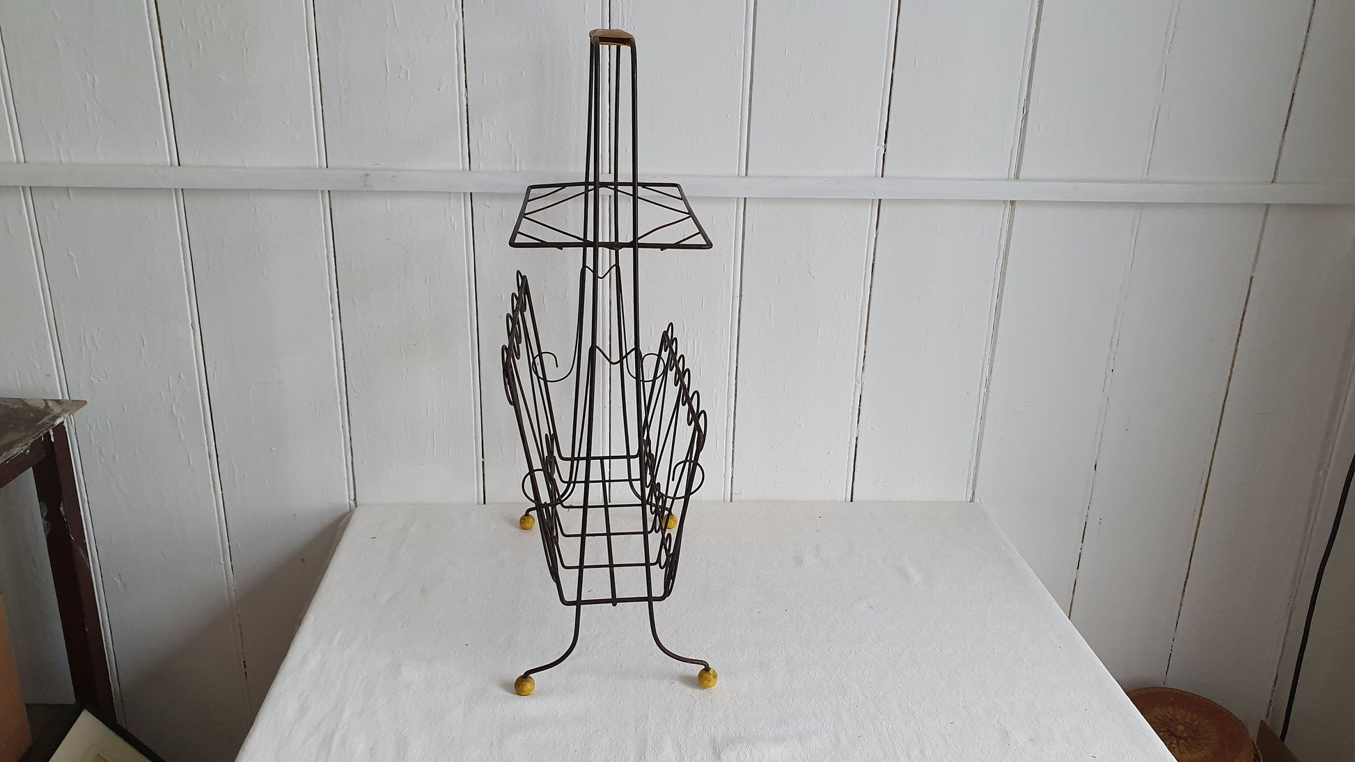 Classic Decorative 50’s Retro Large Magazine Rack (2 ft tall) Atomic Feet