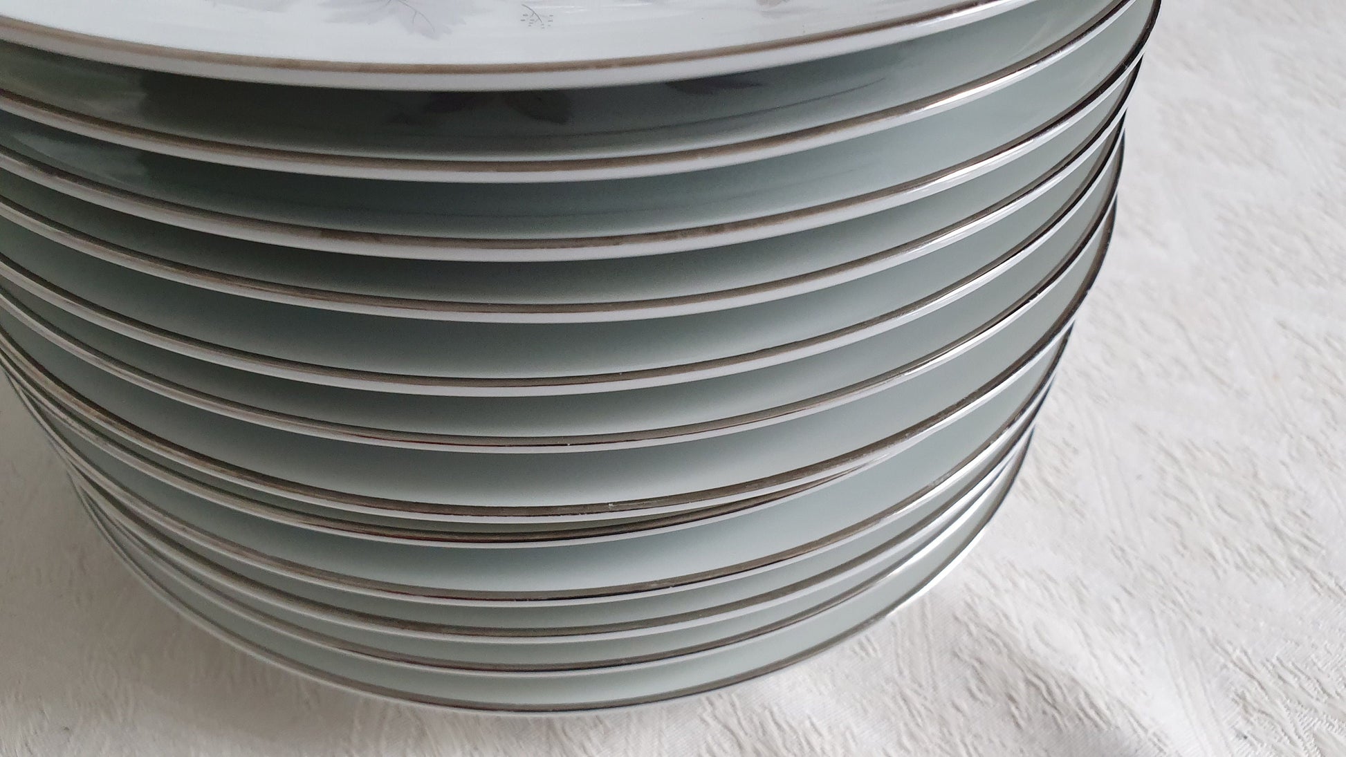 23 Quality Noritake Harwood Autumn Leaves Browns Lilac Hues Dinner Salad Plates