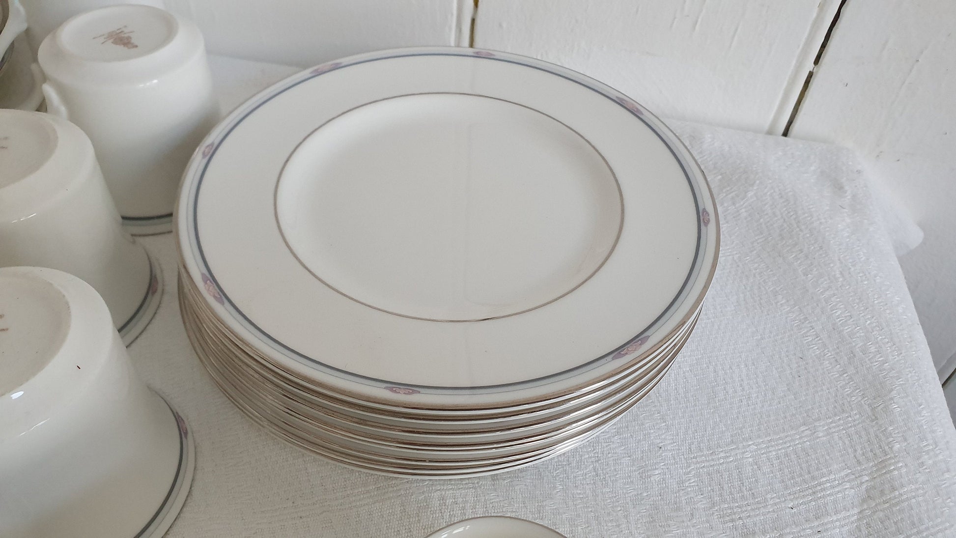 40 Piece Classic 80’s Chic Vintage Large Quality Royal Doulton ‘Simplicity’ Tea Coffee Service 8 Of Each Bone China