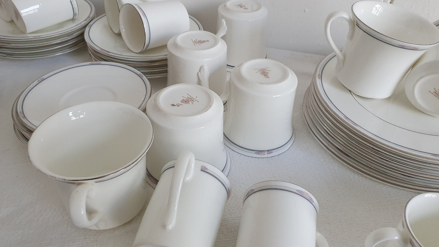 40 Piece Classic 80’s Chic Vintage Large Quality Royal Doulton ‘Simplicity’ Tea Coffee Service 8 Of Each Bone China