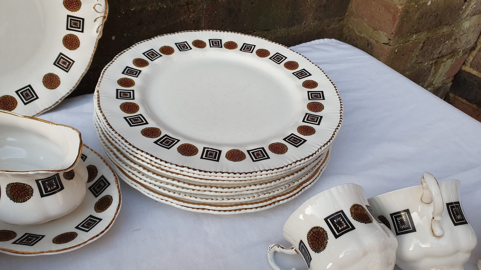 Vintage Dinner Tea Service Lubern Bone China 22 Kt Gold Sunflower