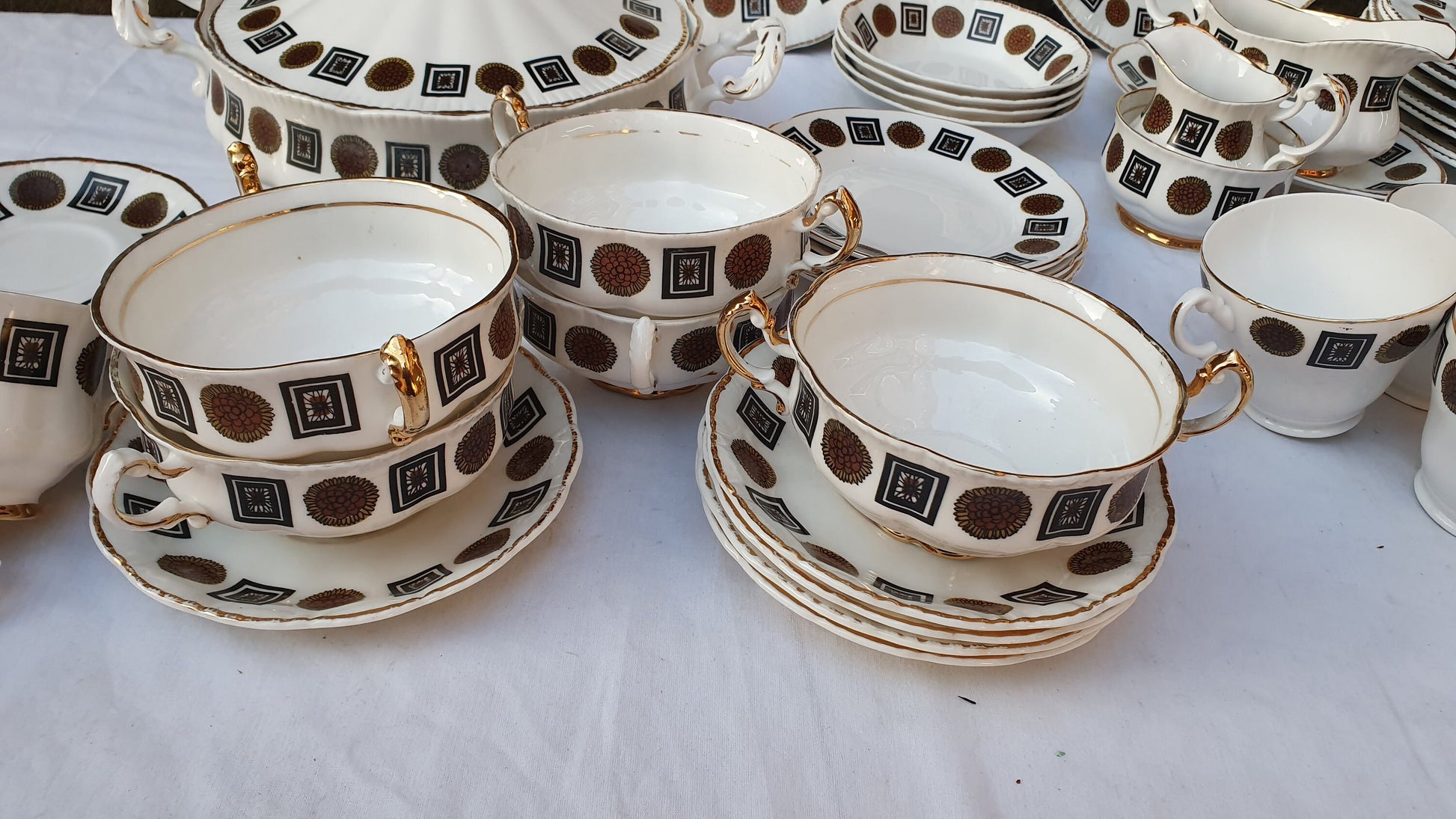 Vintage Dinner Tea Service Lubern Bone China 22 Kt Gold Sunflower