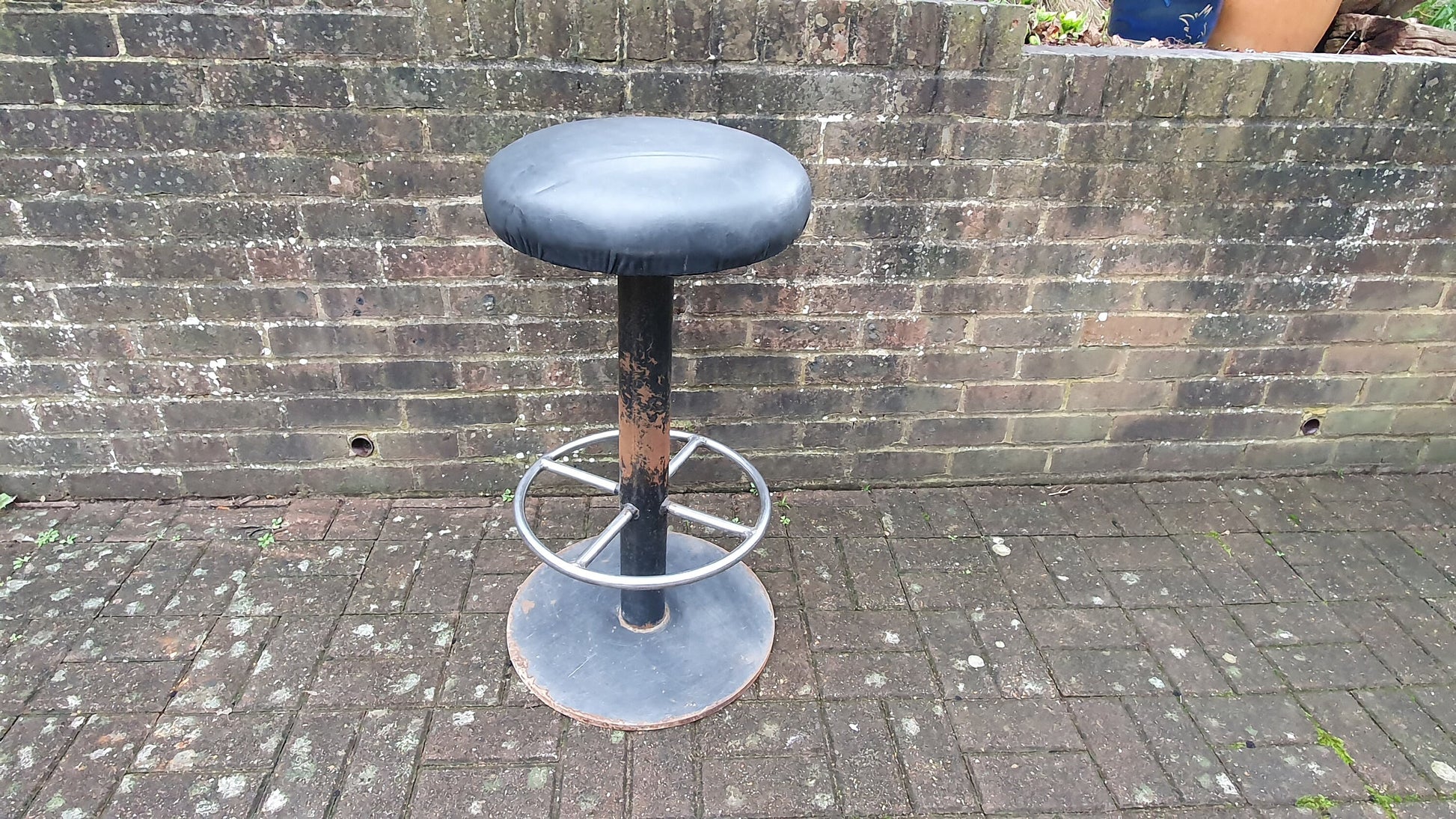 26 kg Vintage 70's Retro Bar Stool Solid Iron Chrome Leatherette Superb Quality and Style