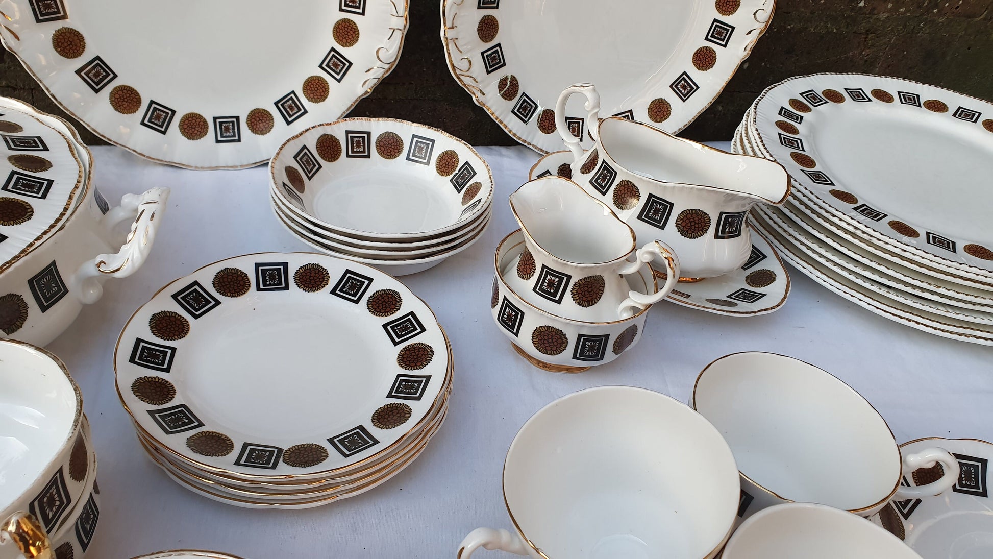 Vintage Dinner Tea Service Lubern Bone China 22 Kt Gold Sunflower
