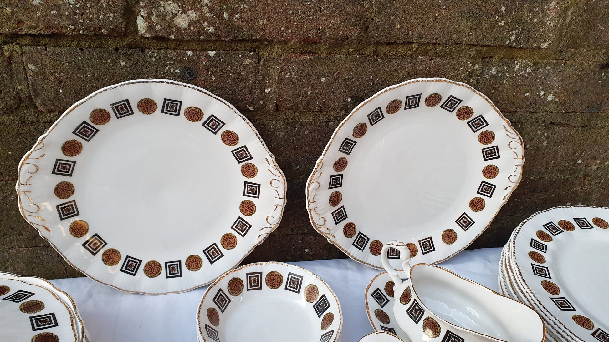 Vintage Dinner Tea Service Lubern Bone China 22 Kt Gold Sunflower