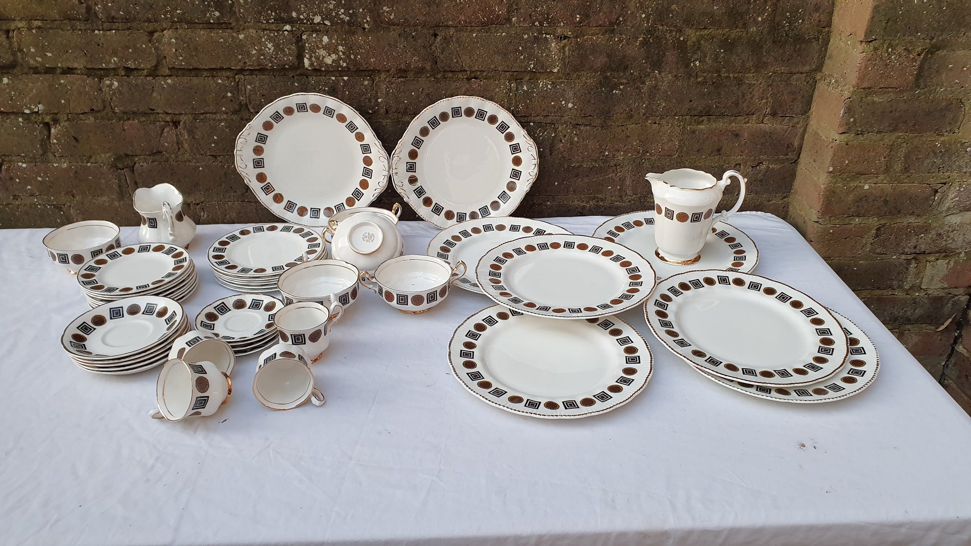 Dinner Tea Service Lubern Bone China 22 Kt Gold Sunflower Retro
