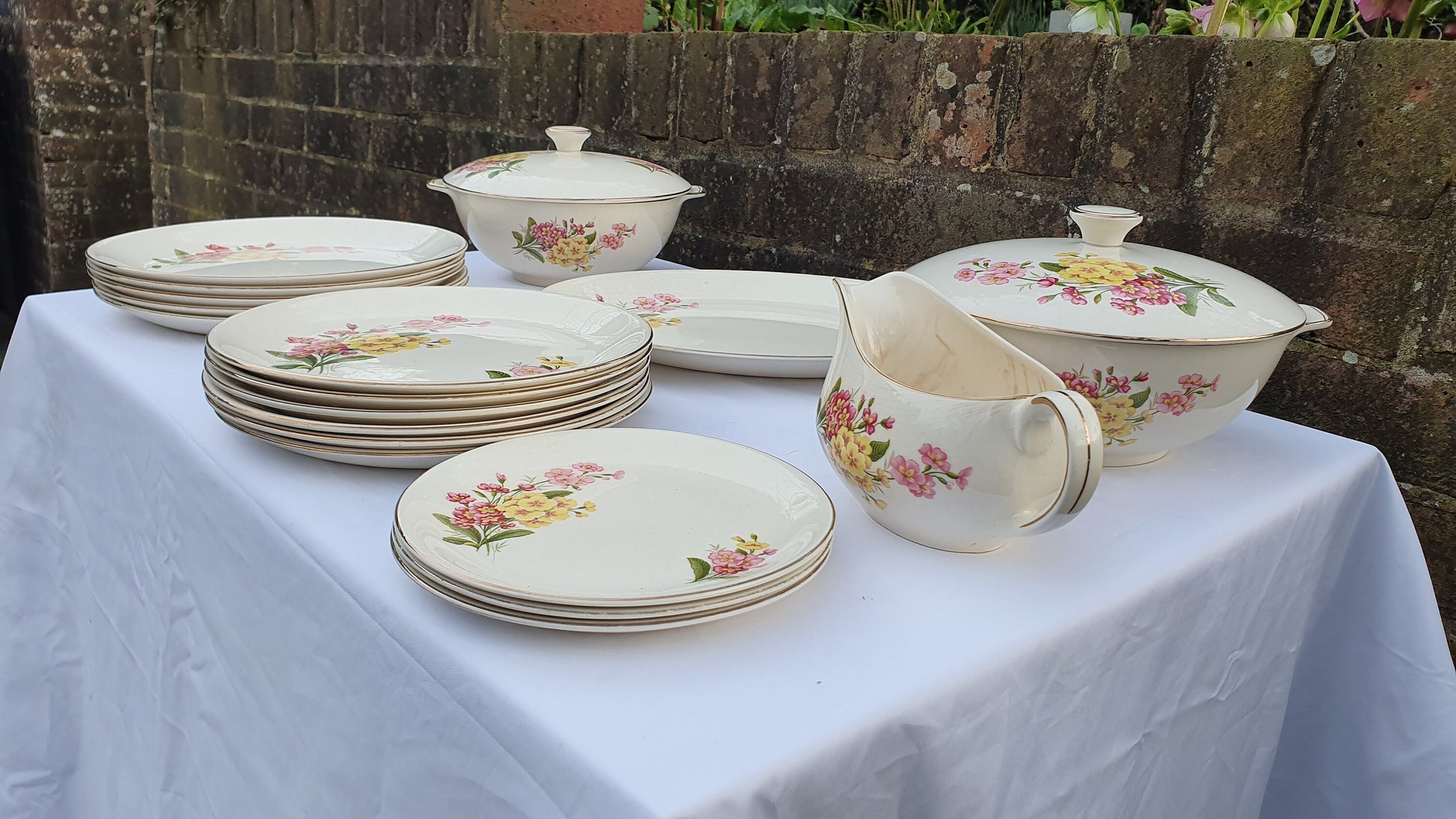 Stunning Vintage Retro Part Floral Dinner Service Meakin ‘Spring Bouquet’