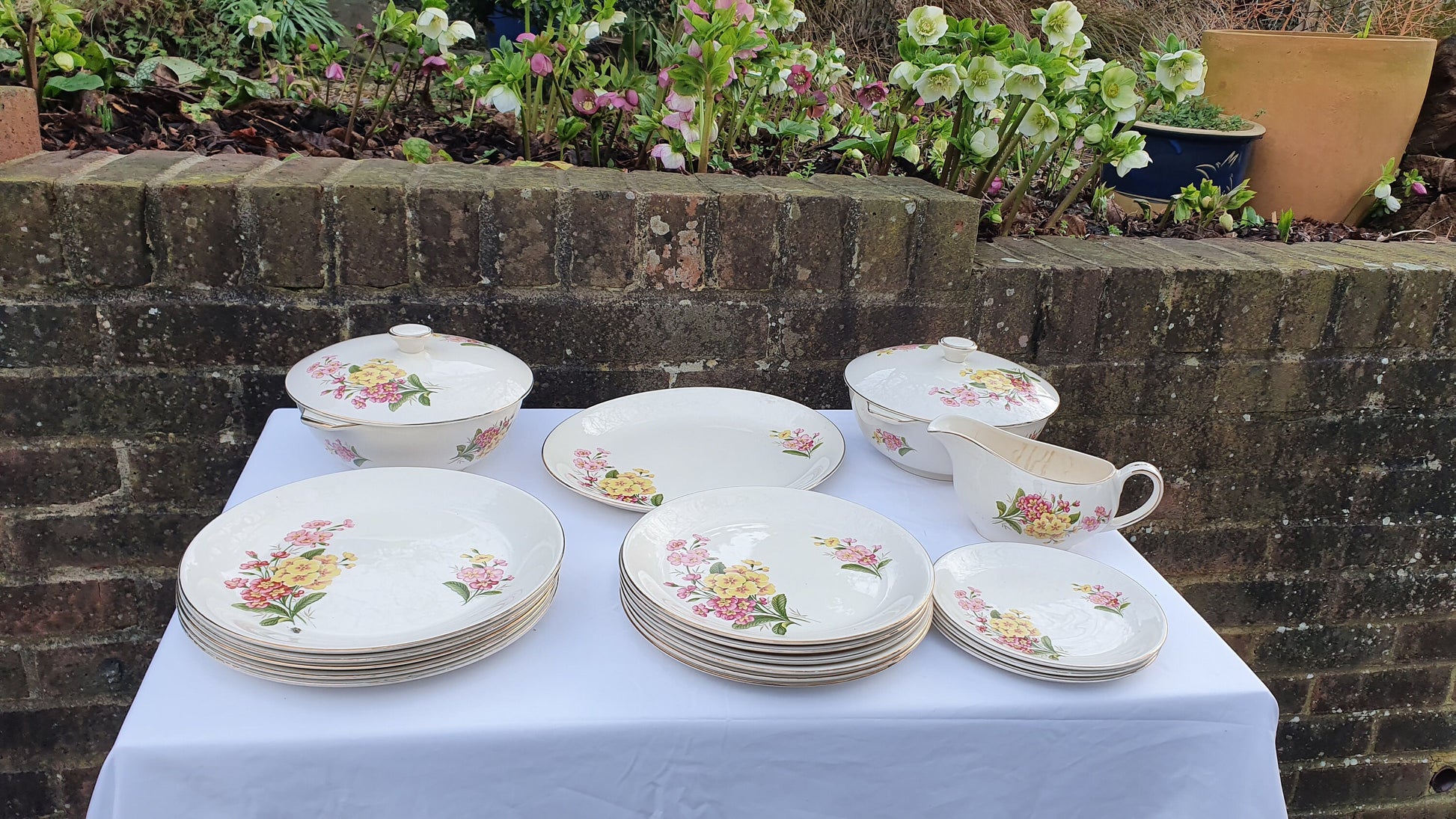 Stunning Vintage Retro Part Floral Dinner Service Meakin ‘Spring Bouquet’