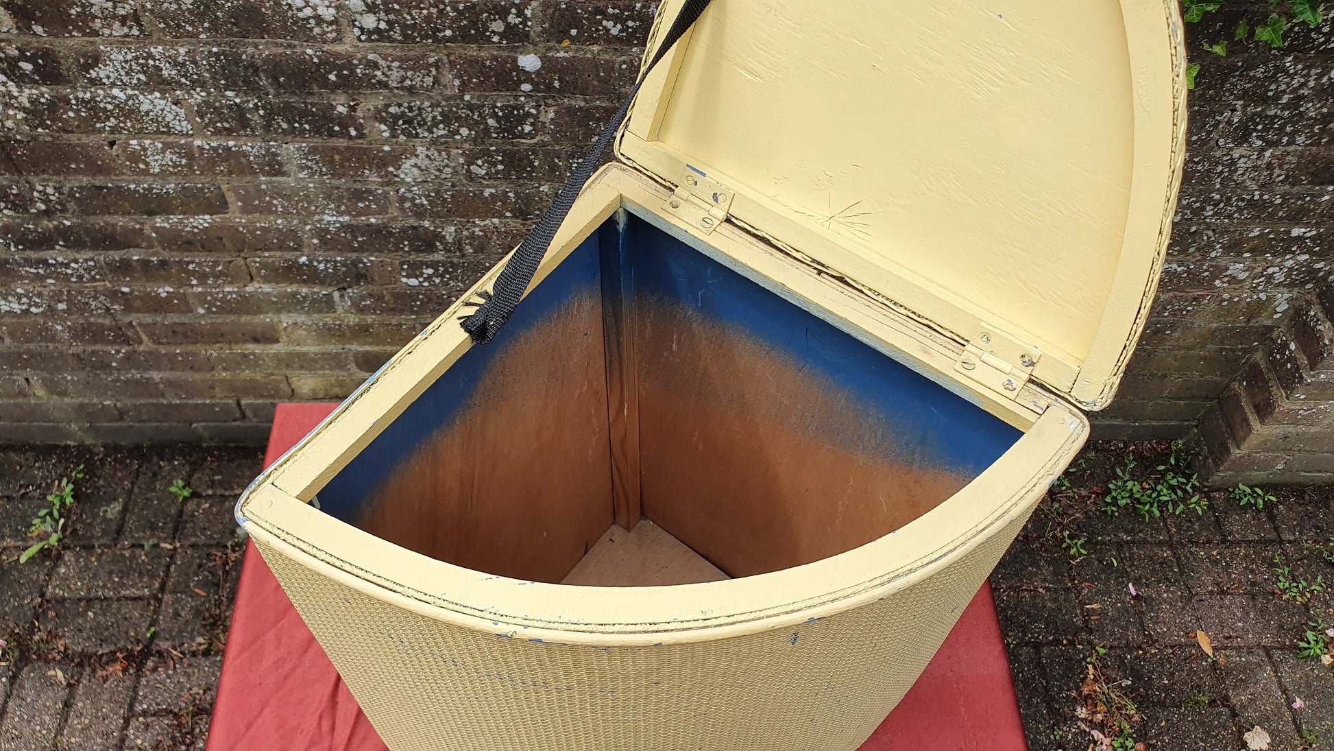 Painted Lloyd Loom Style Yellow Painted Corner Linen Basket.