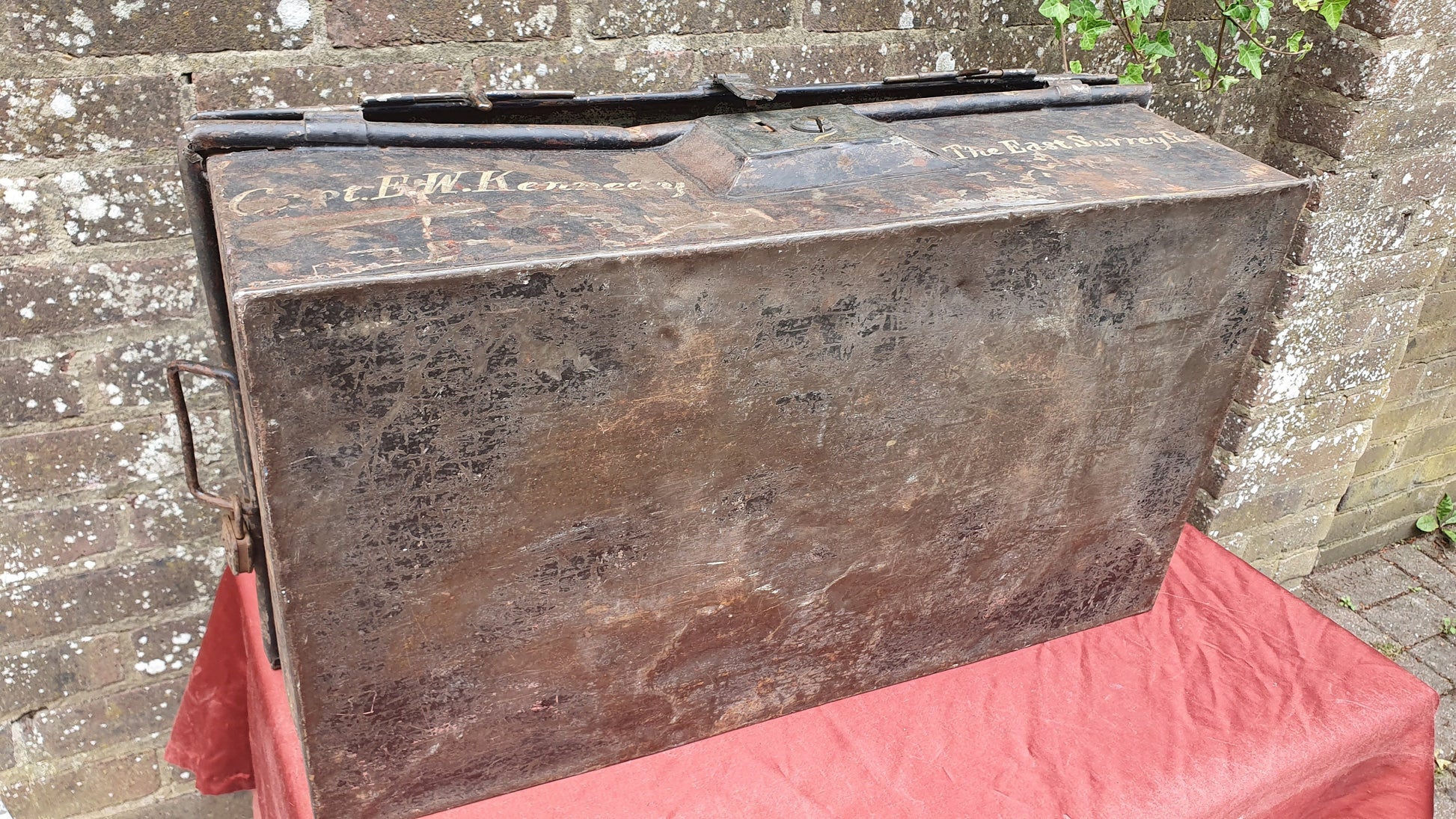 Rare Vintage Military Medical Uniform Storage Carrier TV Drama Shop Prop Coffee Table Major James Grierson