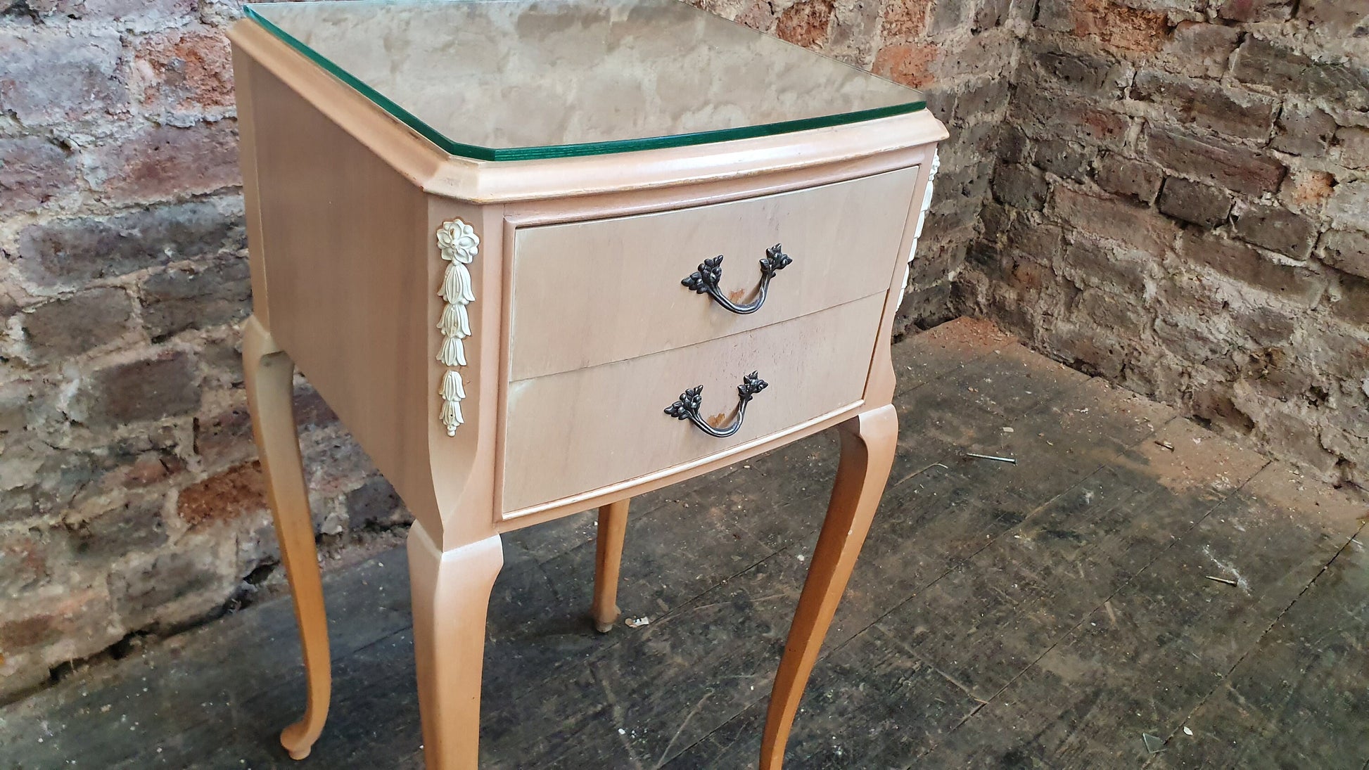 Vintage 1950’s Retro Bedside Drawers Table Cabriole Legs Glass Top