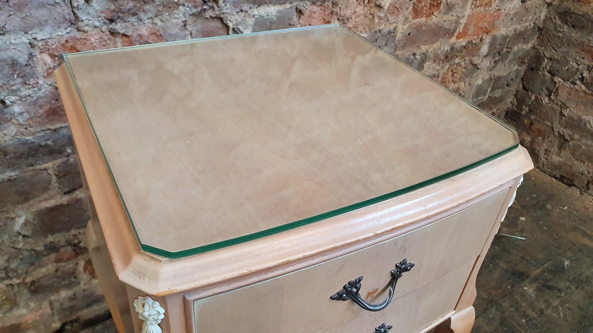 Vintage 1950’s Retro Bedside Drawers Table Cabriole Legs Glass Top