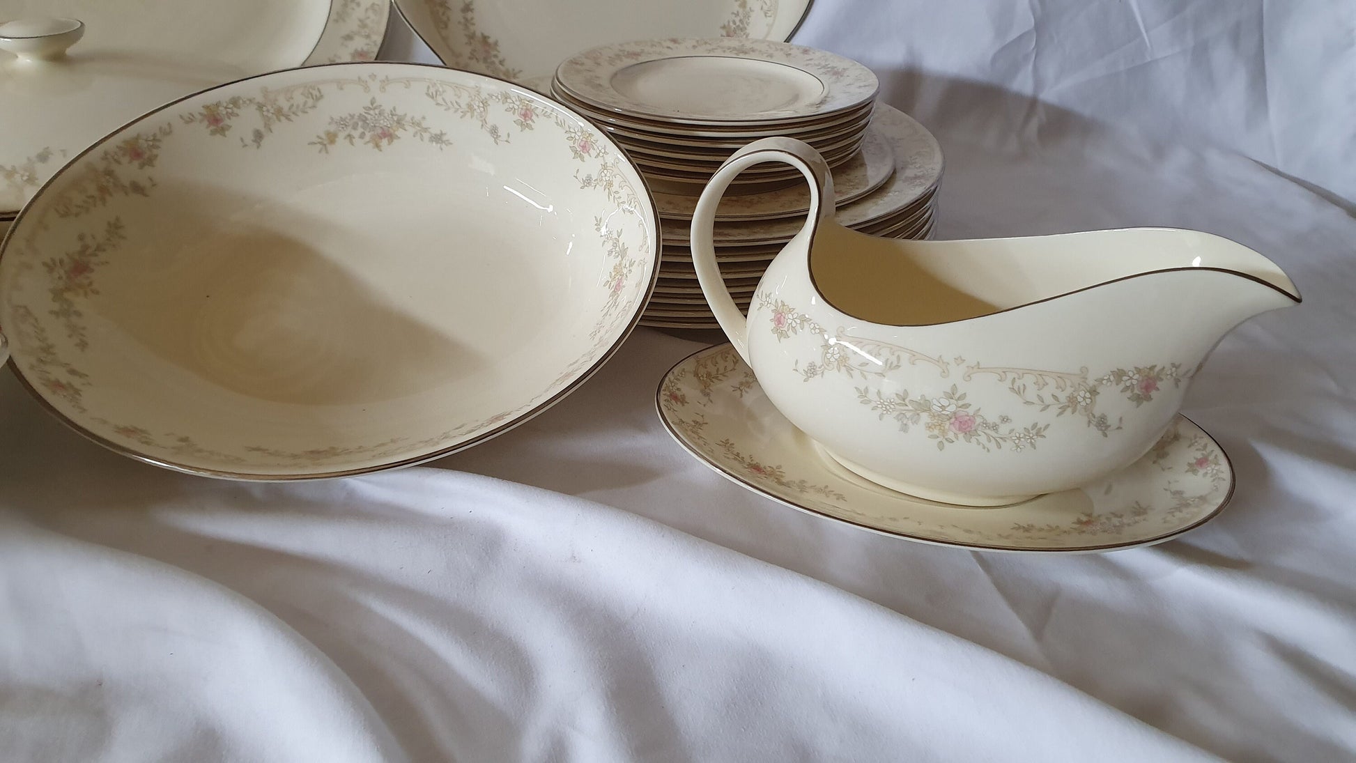 Top Quality Royal Doulton Diana Part Dinner Service. C1981 Retro