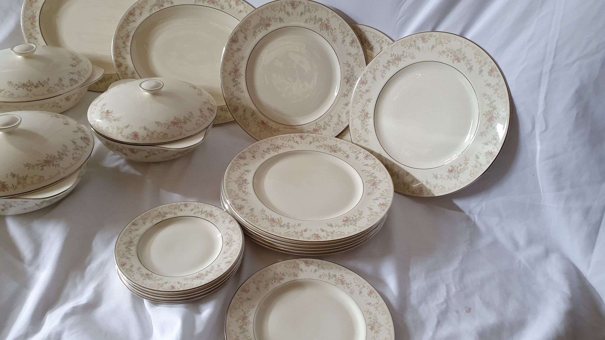 Top Quality Royal Doulton Diana Part Dinner Service. C1981 Retro