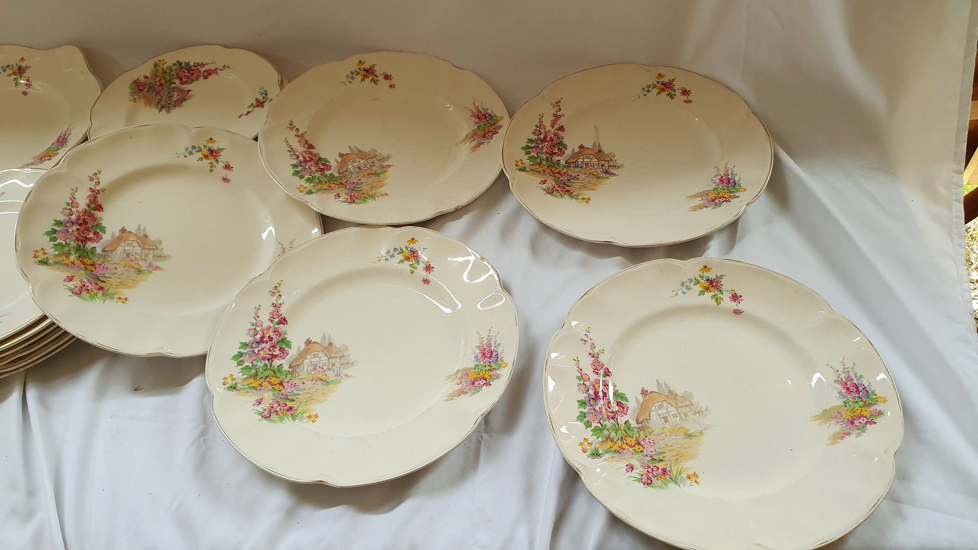 Charming ‘Pareek’ Vintage Retro Cottage Flowers Floral Dinner Service Johnson Brothers Hand Painted