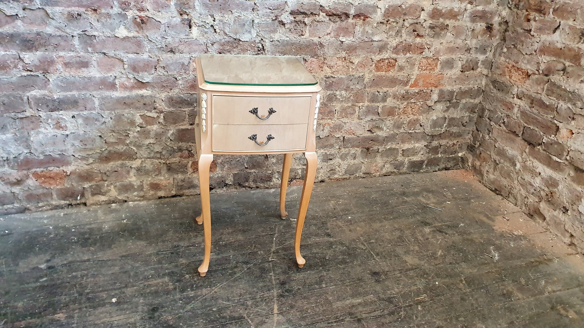 Vintage 1950’s Retro Bedside Drawers Table Cabriole Legs Glass Top