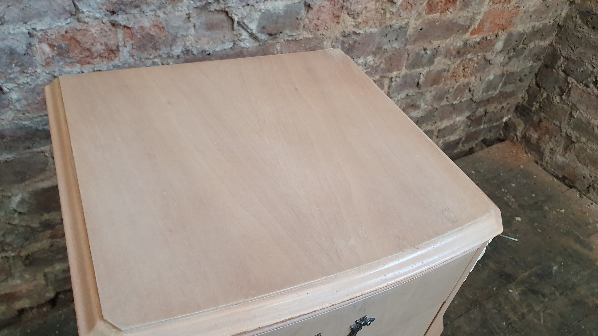 Vintage 1950’s Retro Bedside Drawers Table Cabriole Legs Glass Top