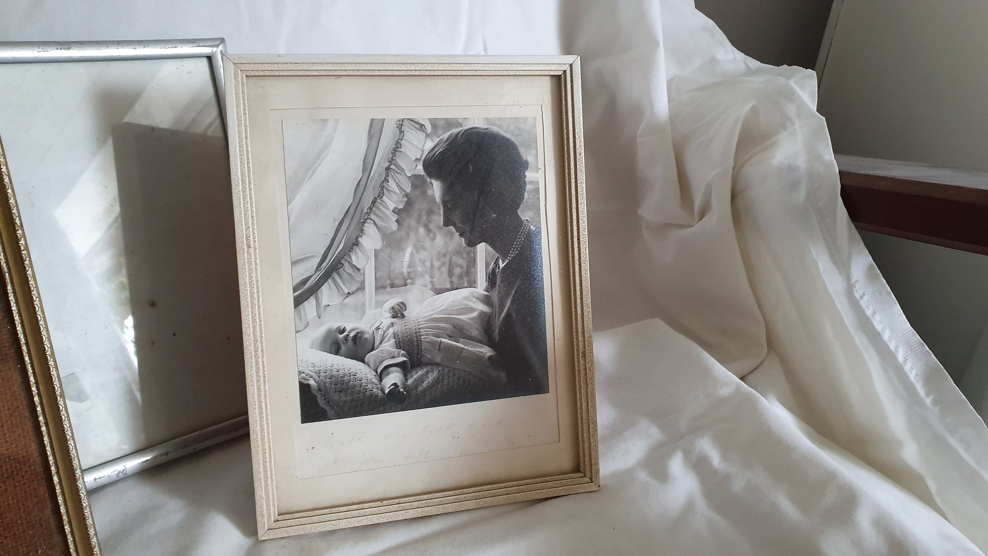 4 Vintage Freestanding or Wall Hanging Photo Picture Frames Gilt Gold