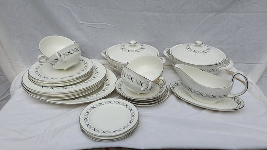 Top Quality Wedgwood Fairmont Bone China Dinner Service