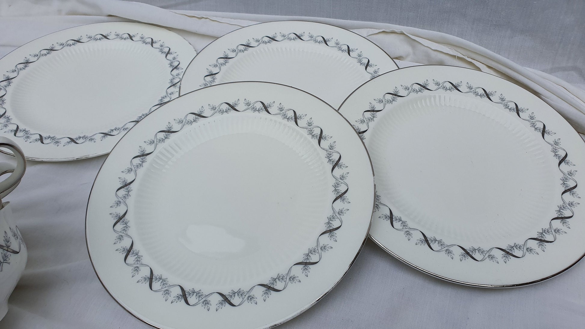 Top Quality Wedgwood Fairmont Bone China Dinner Service