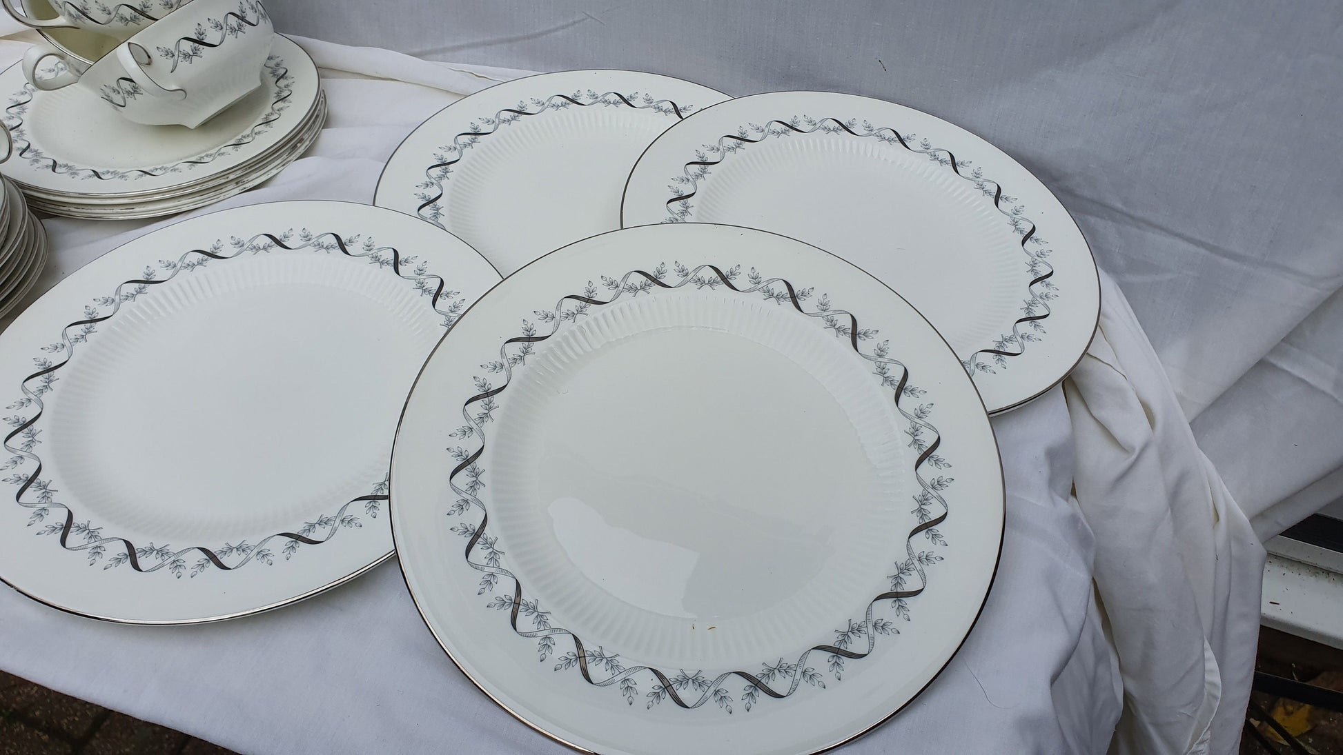 Top Quality Wedgwood Fairmont Bone China Dinner Service