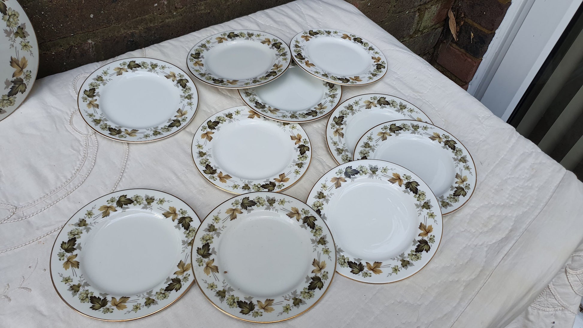 Quality Royal Doulton Bone China Dinner and Tea Service Larchmont Pattern Autumn