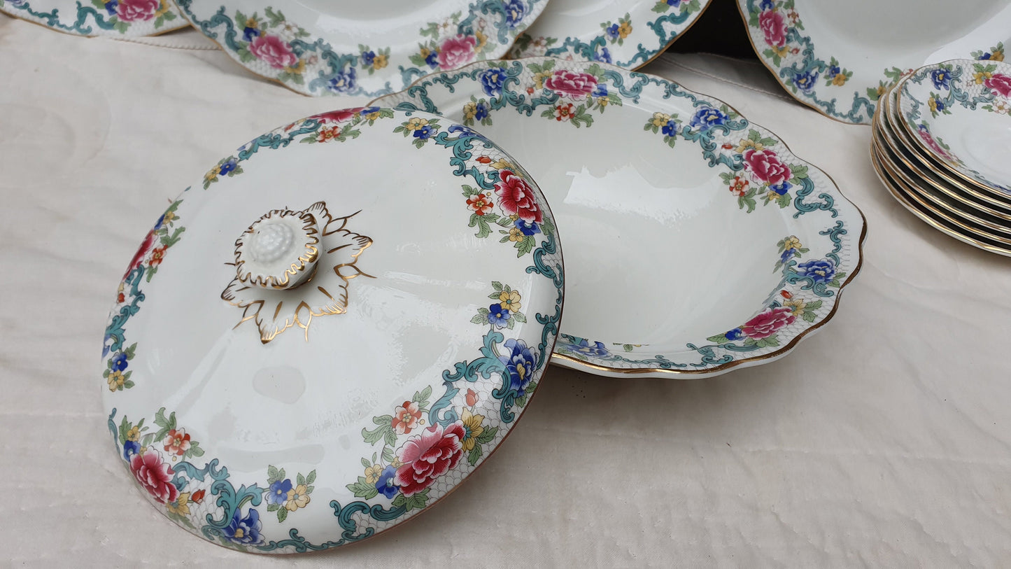 Quality Royal Doulton Floradora Dinner and Tea Service Booths 1981.