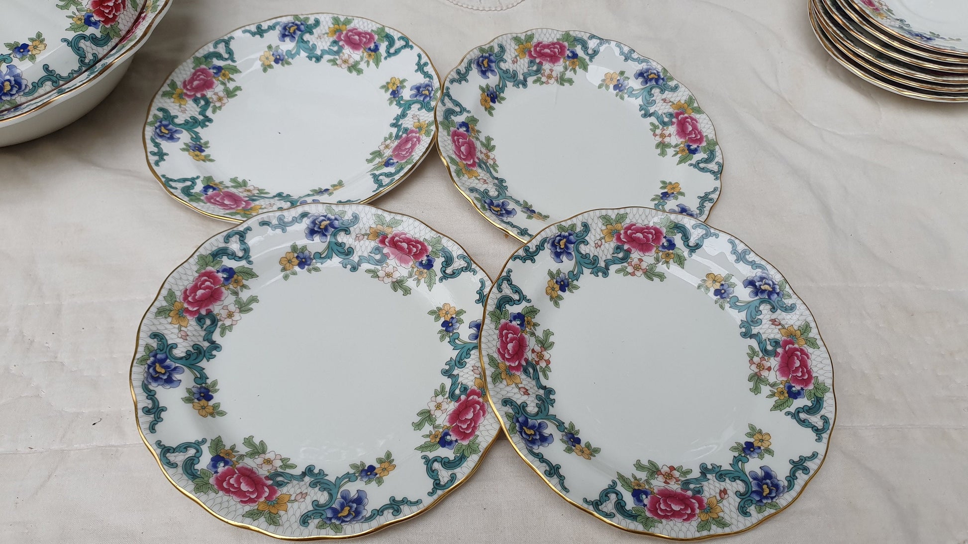 Quality Royal Doulton Floradora Dinner and Tea Service Booths 1981.