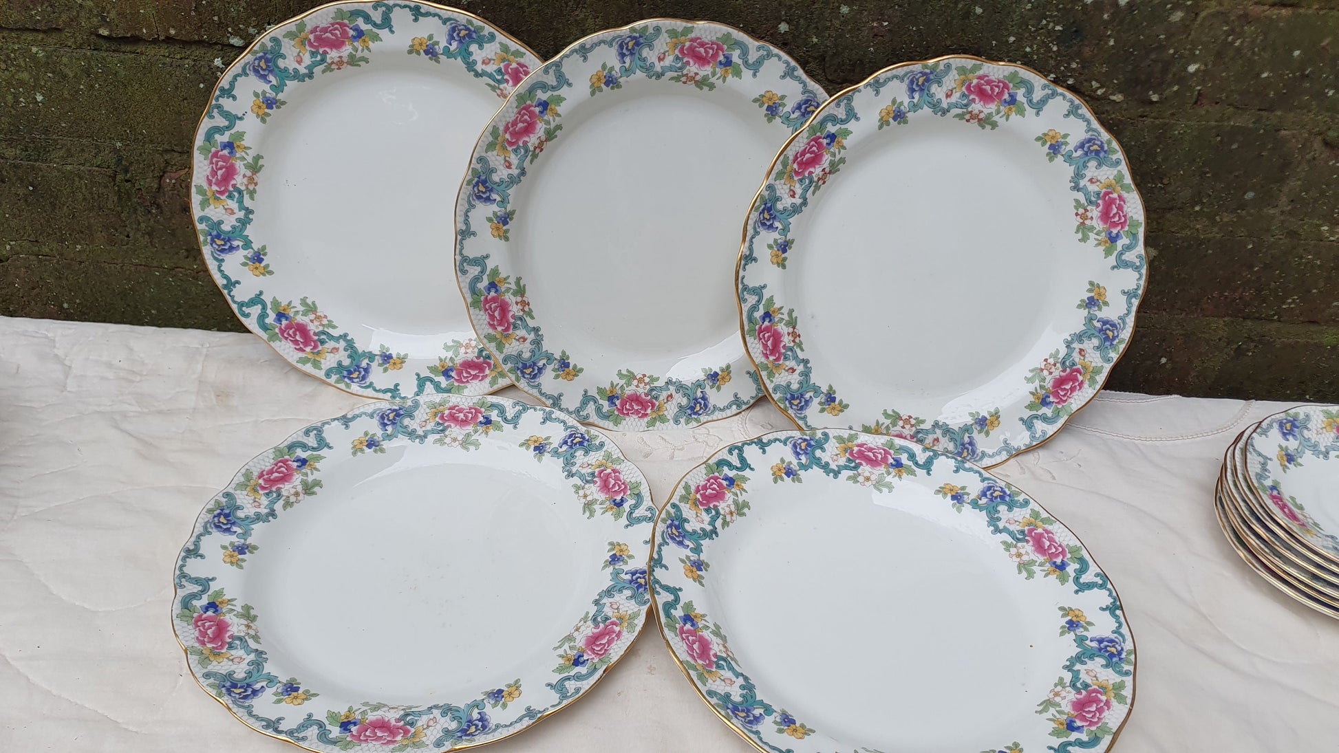 Quality Royal Doulton Floradora Dinner and Tea Service Booths 1981.