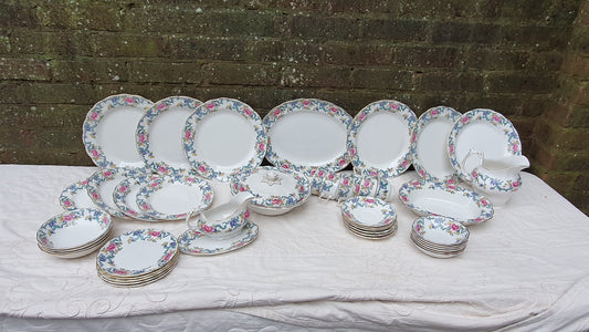Quality Royal Doulton Floradora Dinner and Tea Service Booths 1981.