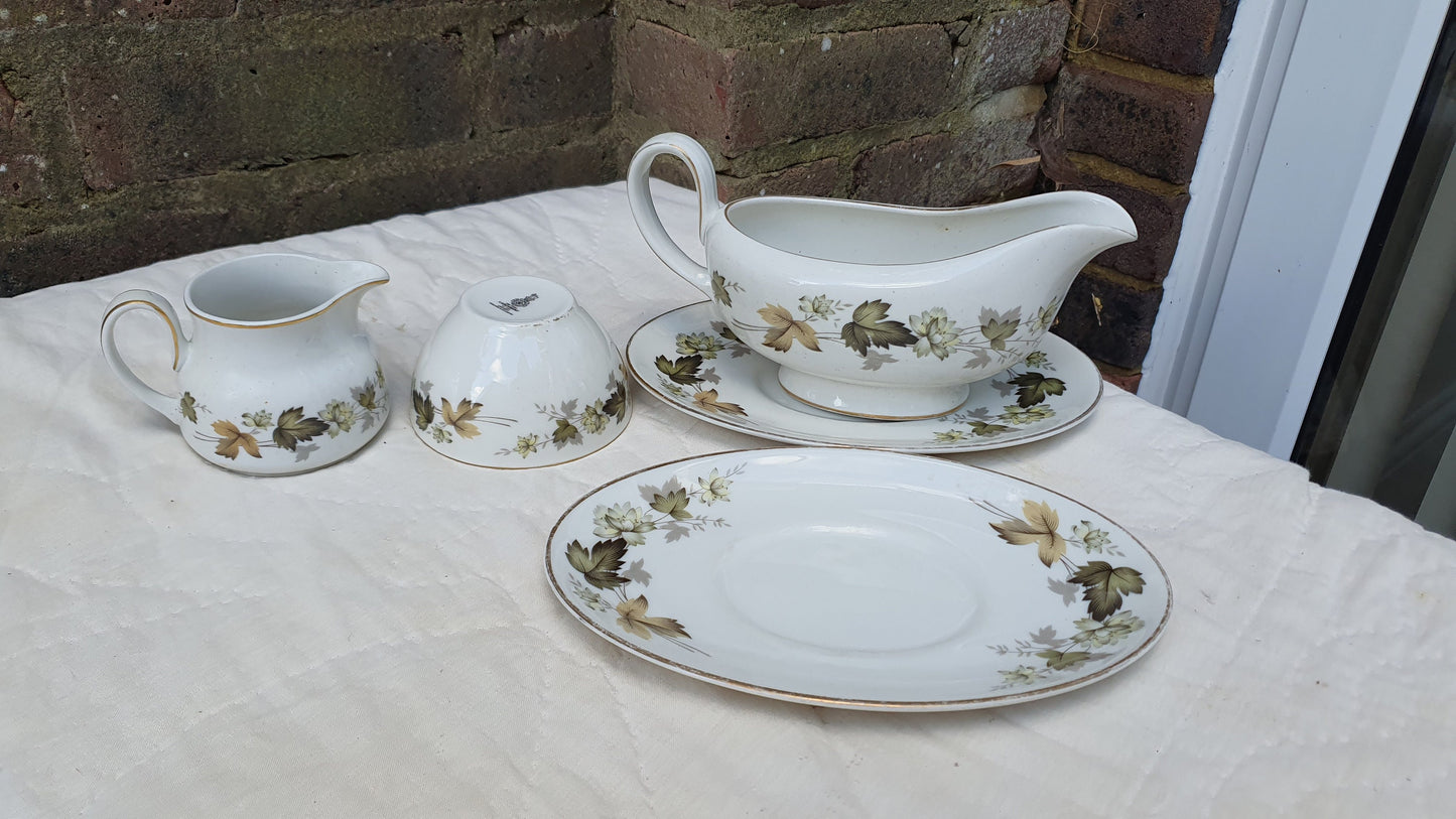 Quality Royal Doulton Bone China Dinner and Tea Service Larchmont Pattern Autumn