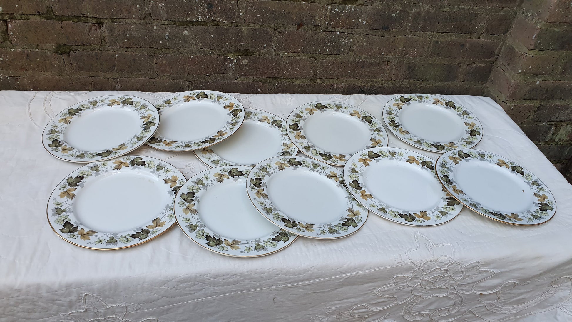 Quality Royal Doulton Bone China Dinner and Tea Service Larchmont Pattern Autumn
