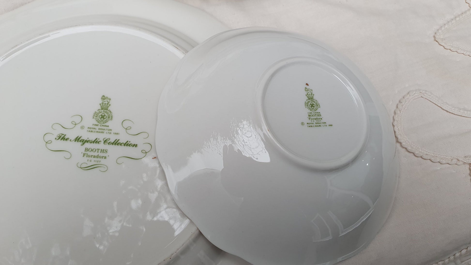 Quality Royal Doulton Floradora Dinner and Tea Service Booths 1981.