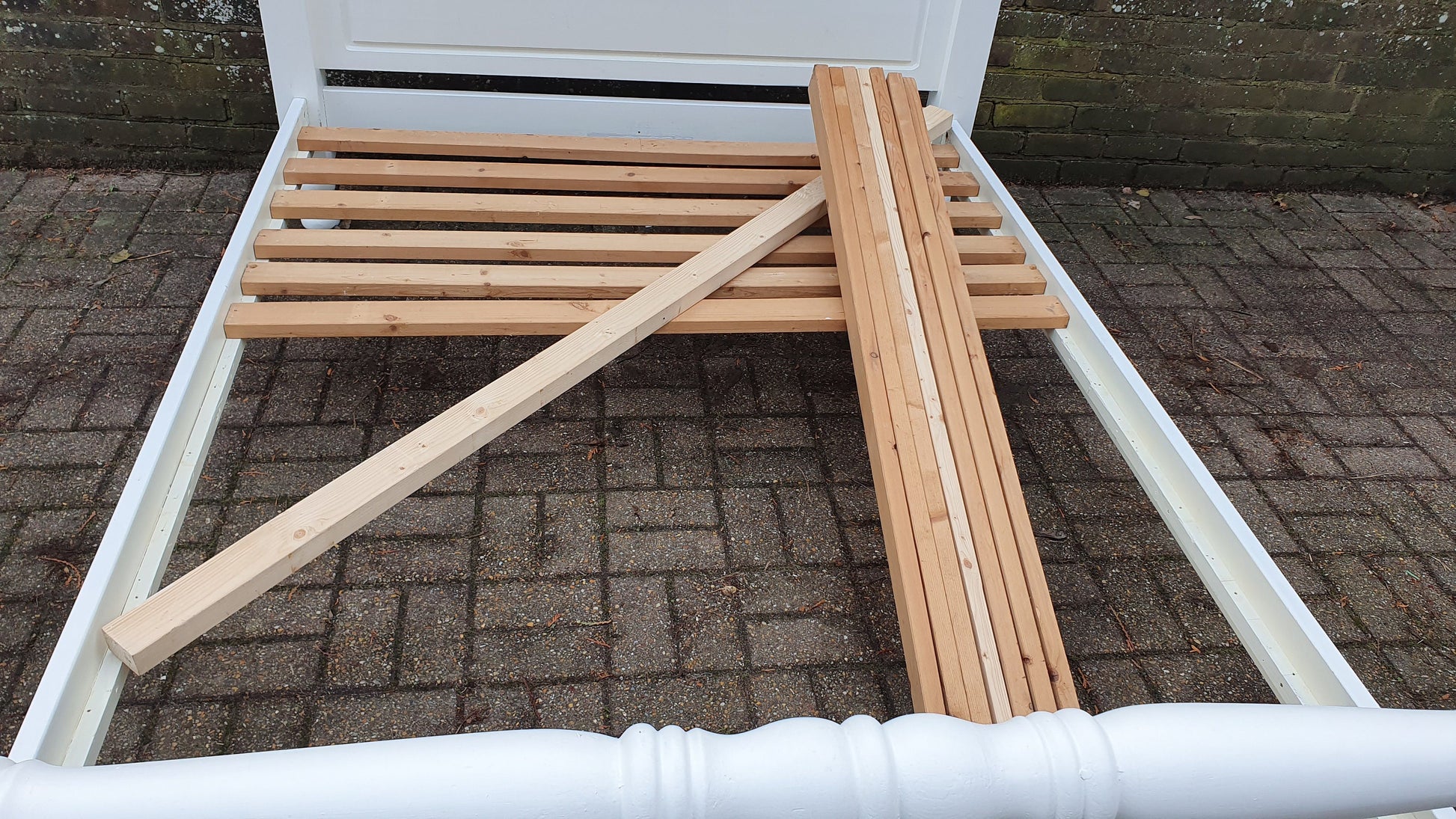 Splendid Hand Painted 4 ft 6 Double Bed Frame in Farrow and Ball. With Slats.