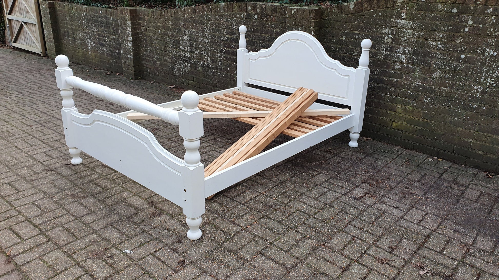 Splendid Hand Painted 4 ft 6 Double Bed Frame in Farrow and Ball. With Slats.