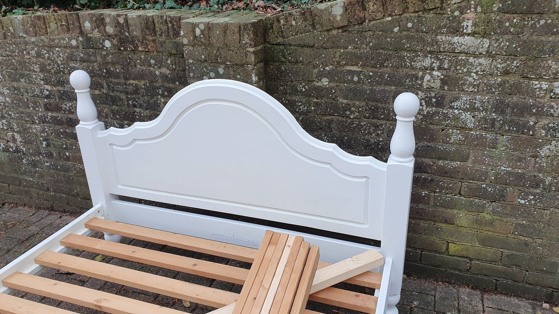 Splendid Hand Painted 4 ft 6 Double Bed Frame in Farrow and Ball. With Slats.