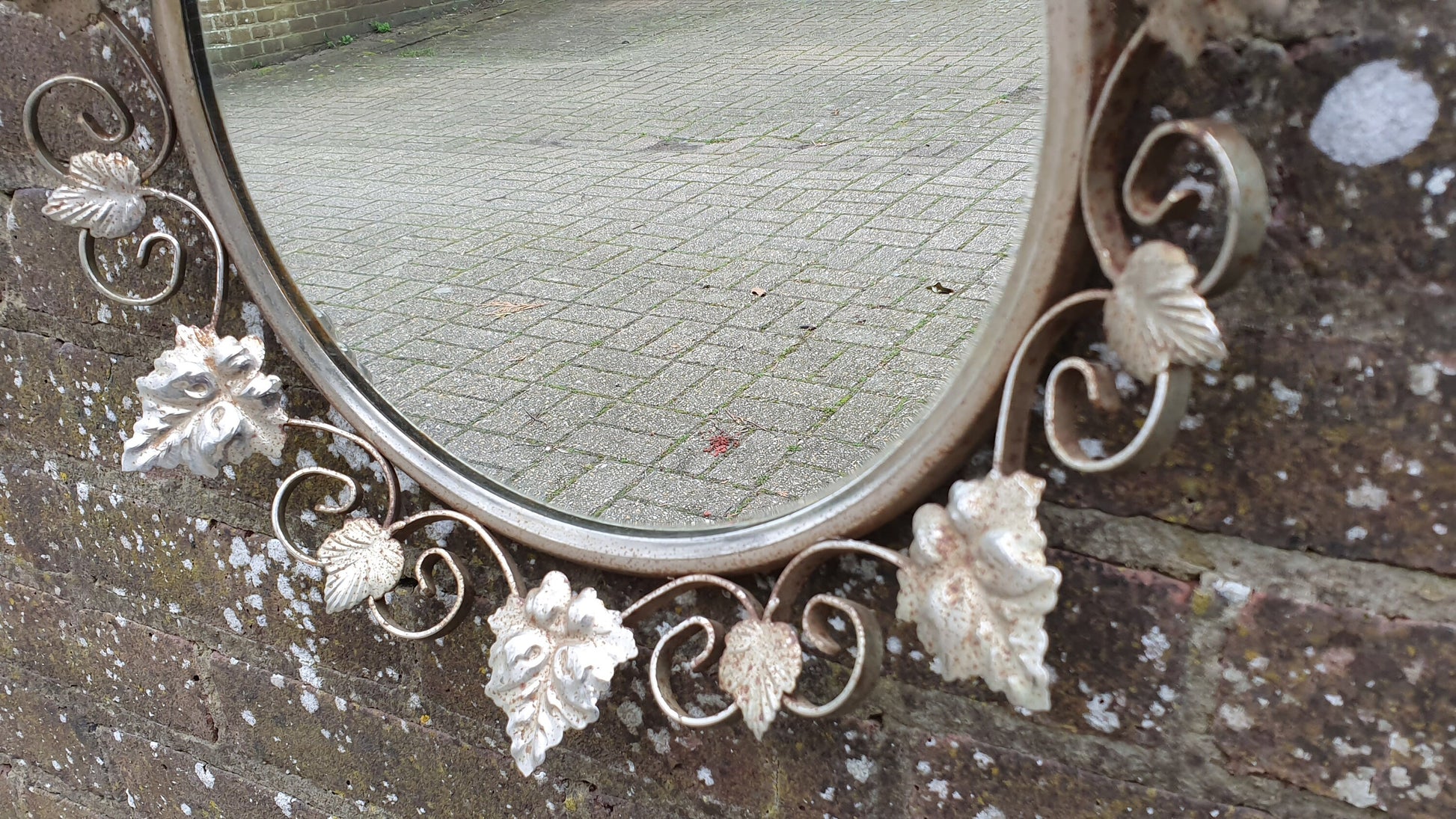 Classic Leaf Metal Vintage Retro1960’s Round Decorative Wall Mirror