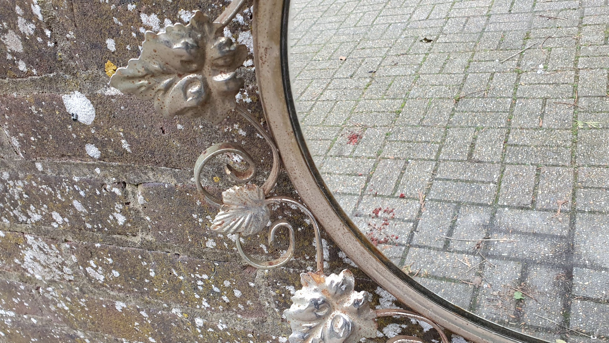 Classic Leaf Metal Vintage Retro1960’s Round Decorative Wall Mirror