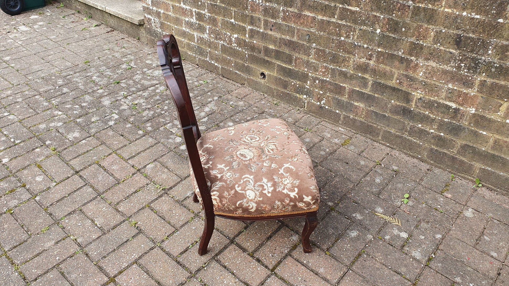 Top Quality Elegant Vintage Upholstered Chair Low Nursing Deep Sprung Bedroom Cabriole Legs
