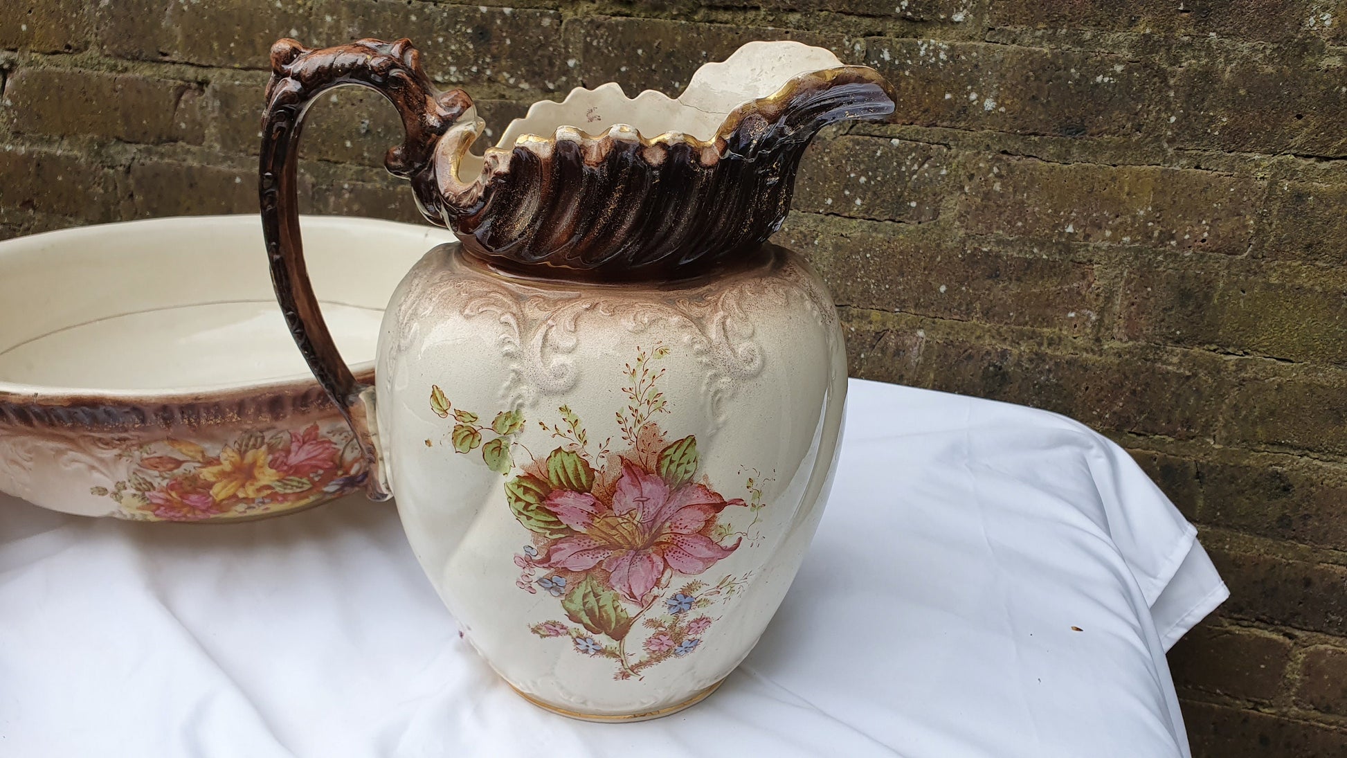 Vintage Floral Large Wash Basin Set Jug Bowl Ewer Pink Flower Vase. Late Victorian.