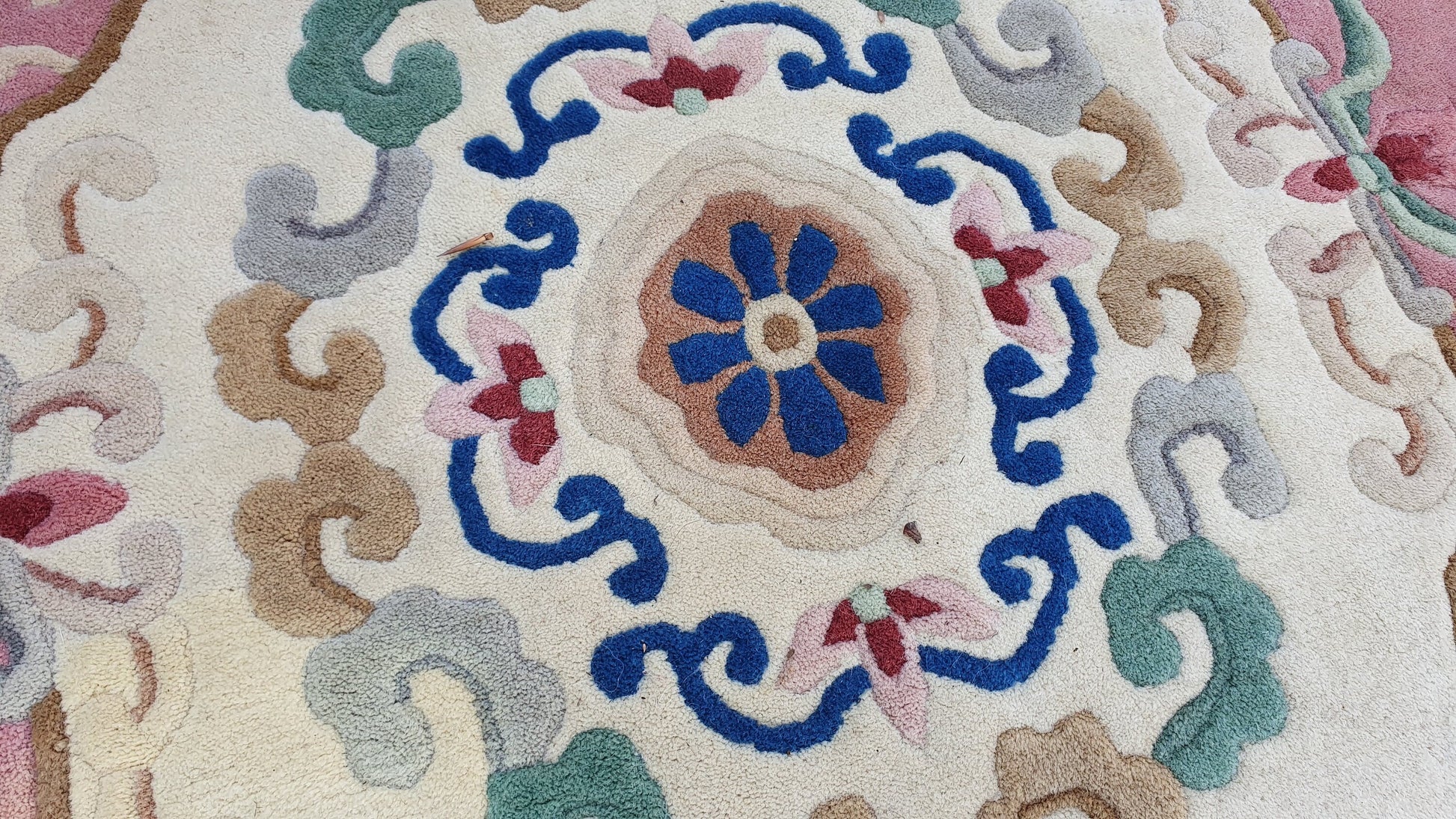 Superb top quality Vintage 70’s or 80’s Pink Decorative Rug Bird Decoration. Abadjian 90 x 52 in Weighs 14kg